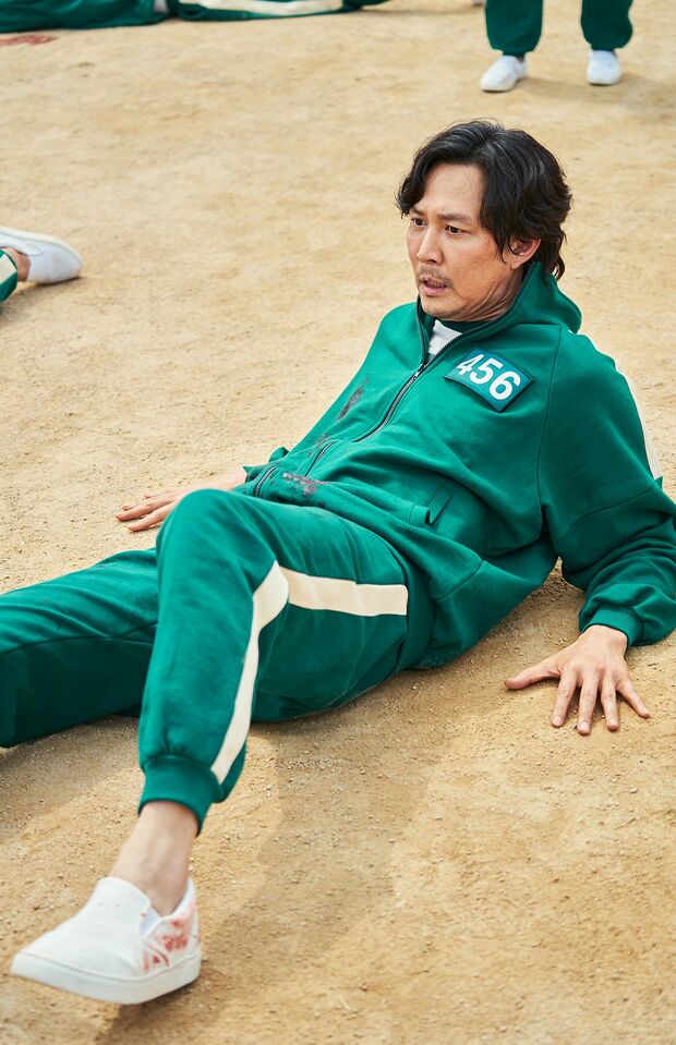 運転代行をしている主人公ソン・ギフン（イ・ジョンジェ）