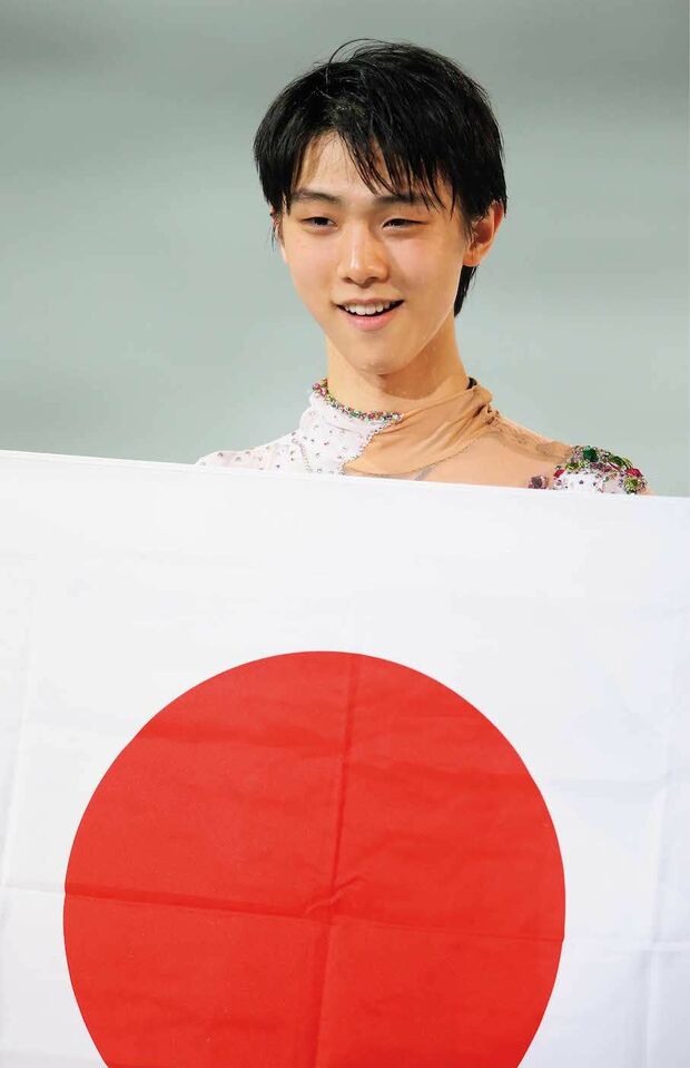 2014年ソチ・羽生結弦（フィギュアスケート）19歳で五輪初出場。世界選手権3連覇中のパトリック・チャンを破り、五輪のフィギュア男子シングルではアジア初の金メダル。「全力を尽くしましたが最高のパフォーマンスはできなかった。その点に関しては悔しい。4年後もあるが日々精進していきたい」と感想を。また、東日本大震災からの復興のためにできることがあるのでは、とも語っていた　写真/アフロ