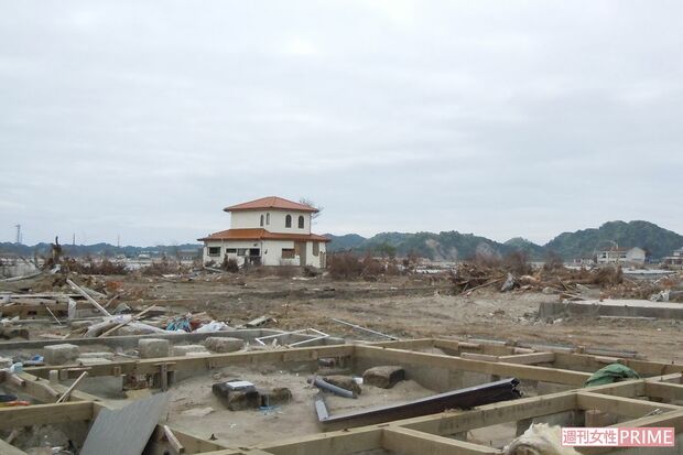 
東日本大震災で津波被害を受けた宮城県沿岸部。家の基礎しか残っていない（2011年5月）
