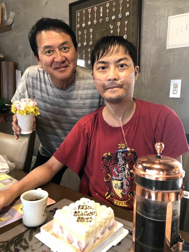 ‘21年には長男の昴さんが他界。9年間のがん闘病を自ら綴った著書『がんマラソンのトップランナー』が発売中（本人提供写真）
