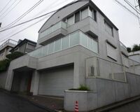 佐藤一麿容疑者、自宅の3億円豪邸付近で奇行繰り返す