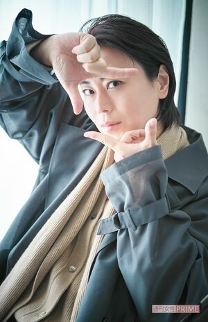 氷川きよし　撮影／廣瀬靖士　ヘアメイク／遠山達也（RELAXX）　スタイリング／YOSHIMIYAMASU（SIGNO）　衣装協力／JNBY、GYPPHY