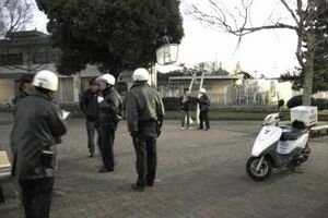 事件後は警察のパトロールが強化された。この日も、騒いでいる中高生の様子を聞きつけ複数の警官が公園に駆けつけた
