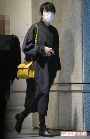 2月15日の夜、舞台を終え、出待ちのファンが集う楽屋口ではなく裏口から帰路につくりえ