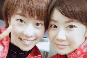 左から石川佳純と福原愛（福原のweiboより）
