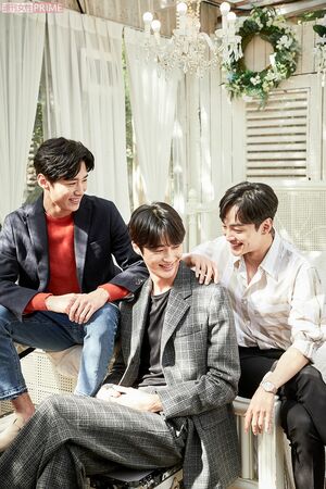 談笑する3人　撮影／キム・ジヒョン