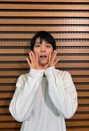 前髪をおろしている羽生結弦(羽生結弦notte stellata2027公式Xより)