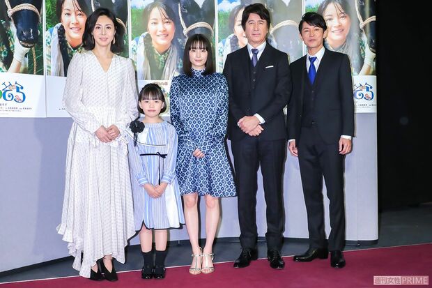 （左から）松嶋菜々子、粟野咲莉、広瀬すず、草刈正雄、藤木直人　撮影／佐藤靖彦