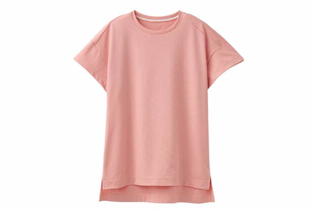 ベネクスのトップス1万4300円(税込み)。「家庭用遠赤外線血行促進用衣」で、血行促進作用により、疲労の回復、筋肉等のコリの改善などが期待できるとか