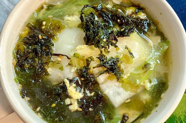 ふわふわ卵のトックスープ