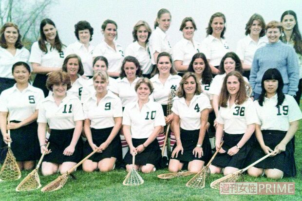 アメリカでラクロス部に所属していたときの岡島さん（写真前列右）