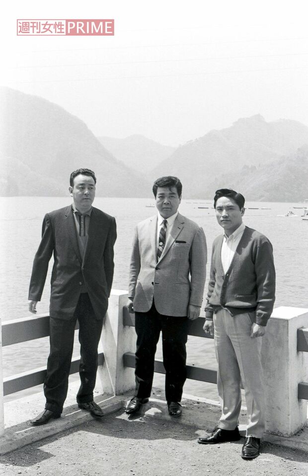 お笑いトリオ「てんぷくトリオ」として活躍。左から故・戸塚睦夫さん、故・三波伸介さん、伊東さん