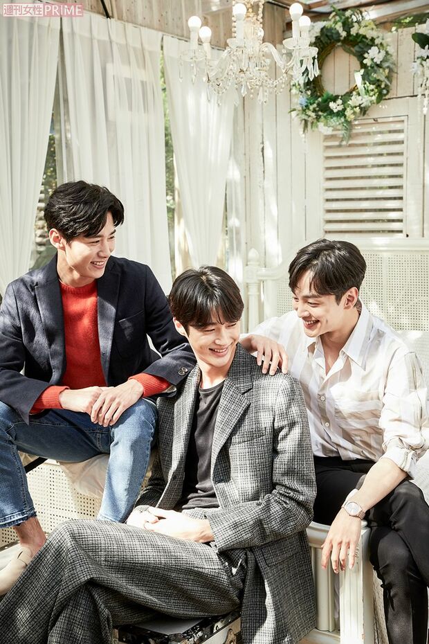 談笑する3人　撮影／キム・ジヒョン