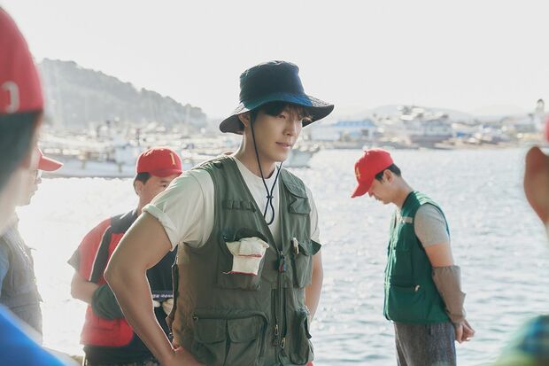 Netflixシリーズ『私たちのブルース』独占配信中