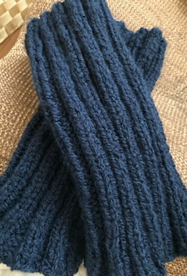 趣味の編み物で入院中の緊張をリラックスさせた今泉久美さん。写真はレッグウォーマー