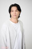 鈴木伸之 撮影/渡邉智裕 ヘアメイク/下川真矢 スタイリスト/中瀬拓外
