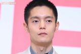 窪田正孝がSNSで金髪オン眉ヘア披露「骸骨っぽい」頬…