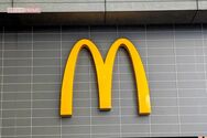 マクドナルドが近隣中学2校を“名指し貼り紙”で出禁に…学校名即削除した3年前の…