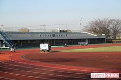 鴻巣市立陸上競技場は、劇中でダイワ食品陸上部の練習グラウンドとして登場する