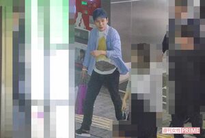 2次会会場から出てきたニノ（その２）