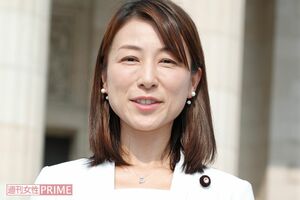 参院選に当選して初登院する塩村あやか議員（2019年）