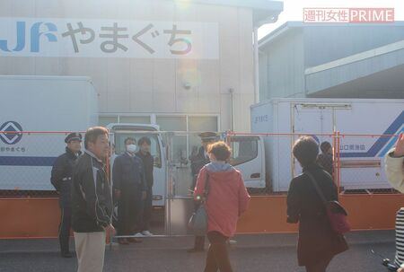 漁業補償金をめぐる集会へ向かう祝島の“おばちゃんたち”　撮影／山秋　真