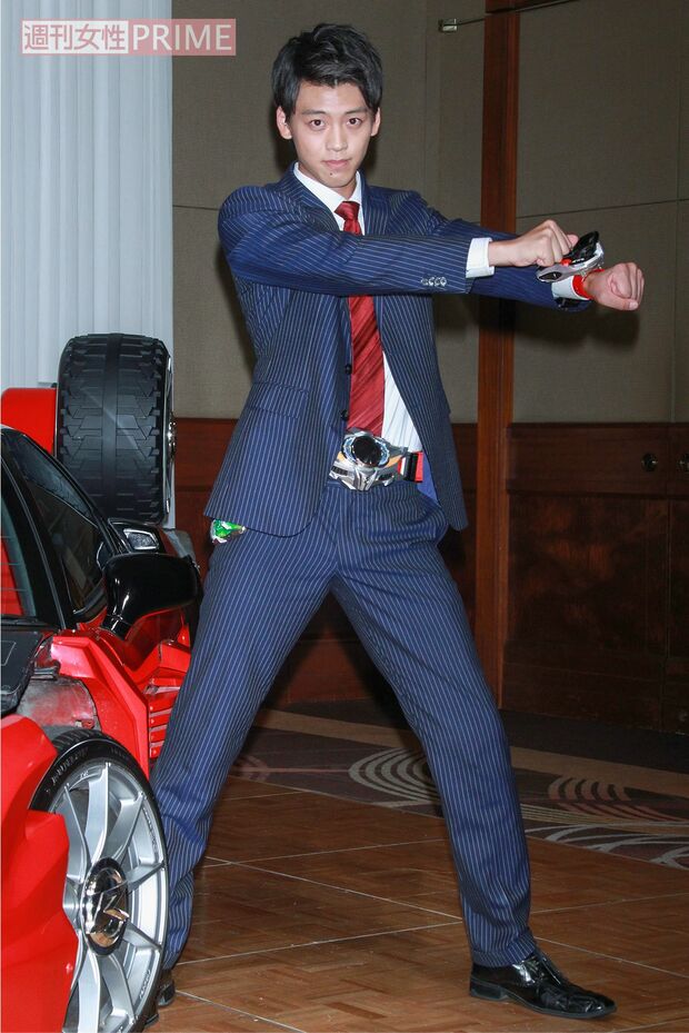 ’14年８月　ドラマ『仮面ライダードライブ』制作発表。イケメン俳優の登竜門となったライダーで注目される