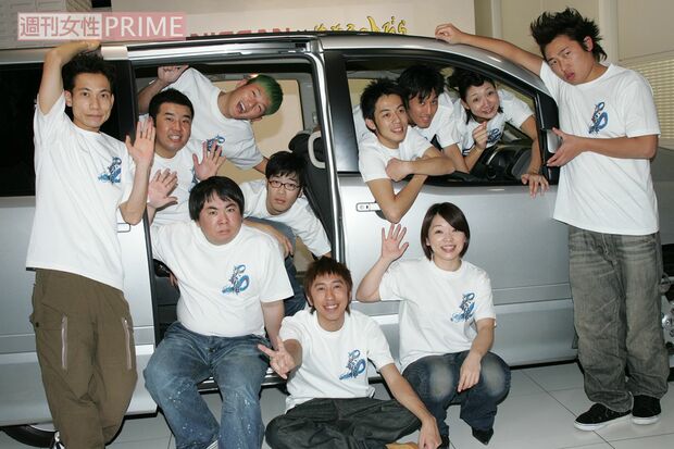 日産自動車新CM発表会に登場した『はねるのトびら』メンバー(2006年12月15日)