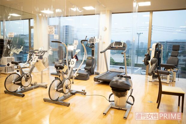 3階のジム。最先端のトレーニンマシンが揃っている　写真／北村史成