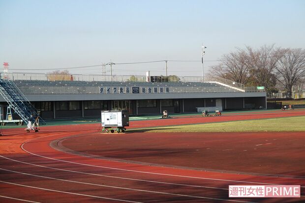 鴻巣市立陸上競技場は、劇中でダイワ食品陸上部の練習グラウンドとして登場する