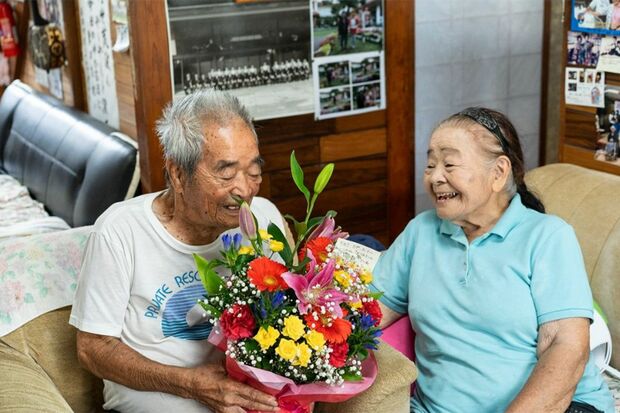 仲良し夫婦で有名だった孝全さんと吉子さん。孝全さんは、口数は少ないけれどやさしくて、働き者だったそう(「南の島のおばーと孫」インスタグラムより)