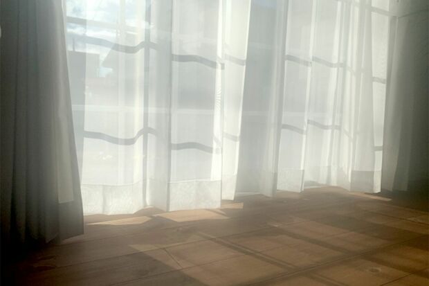 8.断熱カーテンで室温を上げない※画像はイメージです