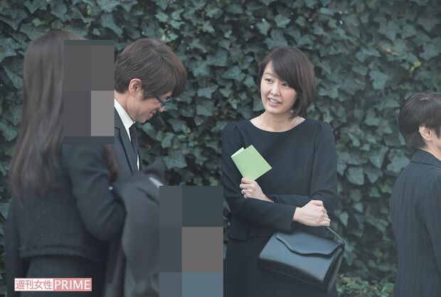 小学校の入学式に訪れた大竹と中村