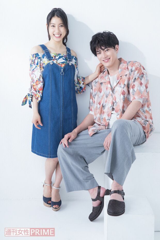 土屋太鳳(左)、間宮祥太朗(右)　撮影／廣瀬靖士