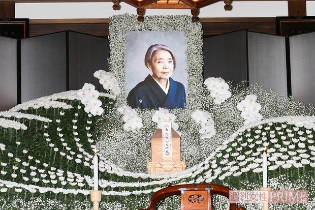 病院では「裕也さんに会いたい」と話していたという希林さん。最期は、裕也さんの声を電話で聞きながら「だんだん呼吸の間隔が開いていき、静かに消えていったという感じです」（本木雅弘）　撮影／近藤陽介