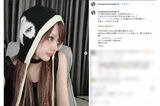 歪んで見える独特なカーテンを背景にたびたび写真をアップしている田中れいな（本人のインスタグラムより）