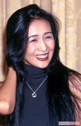 26歳（1996年）ドラマ『ゆずれない夜』制作発表。「大人エレガントで素敵。カラーがイマドキなら軽さが出ます」（MAYUMI先生）（撮影／週刊女性写真班）