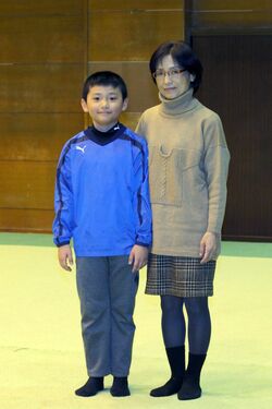 中田を献身的に支え続ける妻・雅子さんと父の背中を追う長男・光乃介君 撮影/八木橋虎史