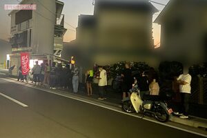 茅ケ崎市にあるパン屋『清月』。『サザン佳祐ドッグ』を目当てに、夜明け前から長蛇の列