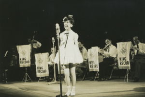 児童劇団に入ったころの柏木由紀子。合唱団で童謡を歌っていたことも