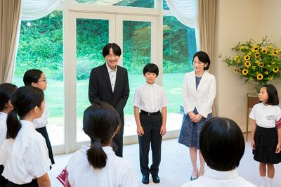 悠仁さまは上皇ご夫妻から代々受け継がれた沖縄・函館からの豆記者との交流を（7月31日）