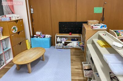 キッズタウンうきま夜間保育園の教室。まるで自宅の一室のようなアットホームな造り。ここで子どもたちは過ごす