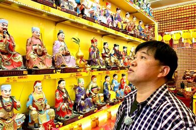 ヒロシからスギちゃんへバトンが渡ったタイミングで海外ロケを再開。初回はシンガポールへ（番組公式ＳＮＳより）