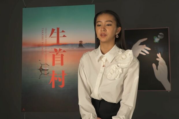 映画『牛首村』のインタビューに応えるKoki,（YouTube『東映映画チャンネル』より）