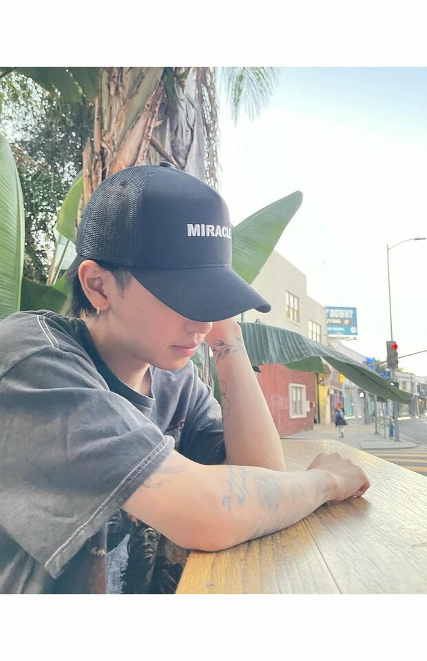 10月21日、右腕にはさらに英語のフレーズのようなものが追加された（岩橋玄樹公式インスタグラムより）