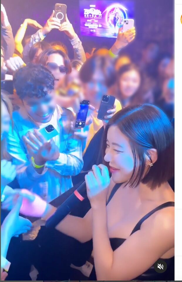 2023年5月、アメリカ公演で観客と握手するDJSODA（公式インスタグラムより）