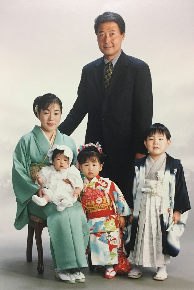 長男長女の七五三。1男2女に恵まれたが、出産当日まで店頭に立ち続けるなど懸命に働いてきた