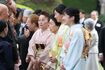 2025年4月に開かれた「春の園遊会」で愛子さまとお話しされるちばてつやさん