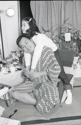 梅宮アンナと故・梅宮辰夫さん、楽屋にて（1982年2月22日）