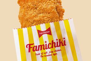ファミチキ（骨なし）の画像（ファミリーマートホームページより）